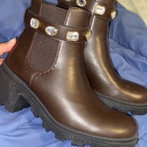 Chelsea Boots Amulet style